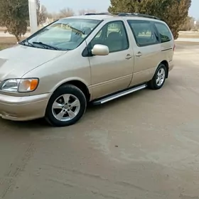 Toyota Sienna 2002