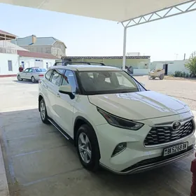 Toyota Highlander 2021