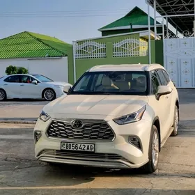 Toyota Highlander 2021