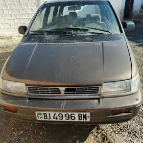 Mitsubishi Chariot 2015