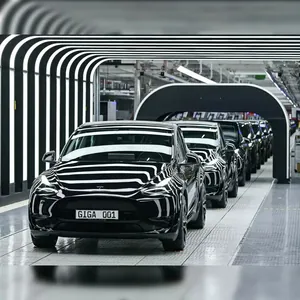 Tesla впервые зафиксировала падение годовой выручки: крах толкает ее менять стратегию