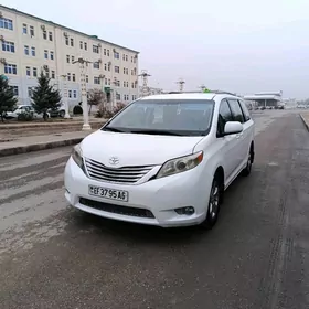 Toyota Sienna 2011