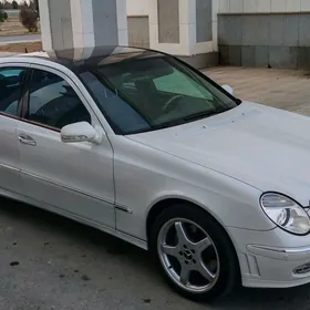 Mercedes-Benz E500 2003