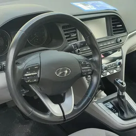 Hyundai Elantra 2020