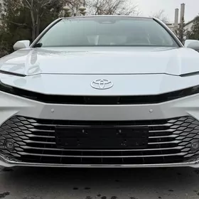 Toyota Camry 2025