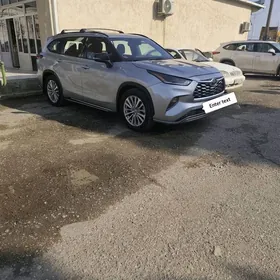 Toyota Highlander 2021