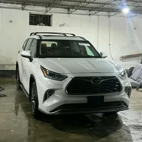 Toyota Highlander 2021