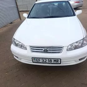 Toyota Camry 2001