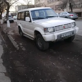 Mitsubishi Pajero 1992