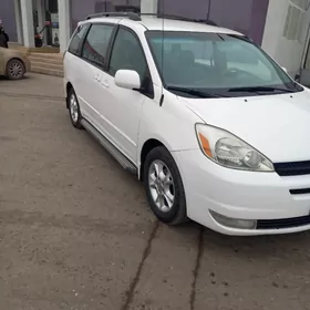 Toyota Sienna 2004