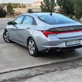 Hyundai Elantra 2022