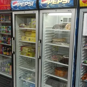 Ugur vitrina holodilnik