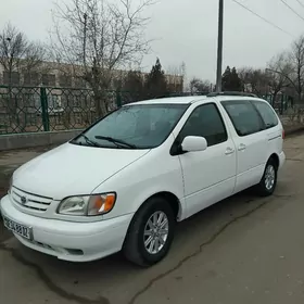 Toyota Sienna 2003