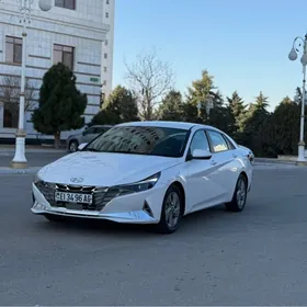 Hyundai Elantra 2022