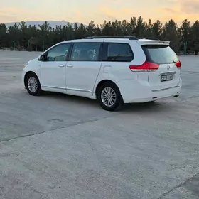 Toyota Sienna 2011