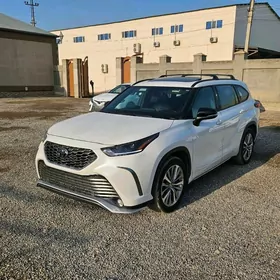 Toyota Highlander 2021