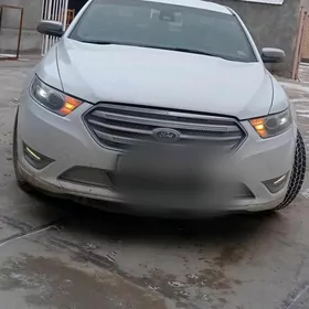 Ford Taurus 2019