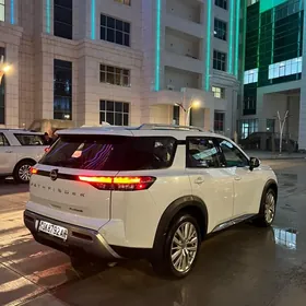 Nissan Pathfinder 2024