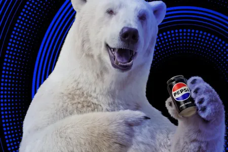 Coca-Cola-nyň ak aýysy «dönüklik edip», Pepsi-niň tarapyna geçdi