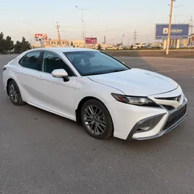 Toyota Camry 2021