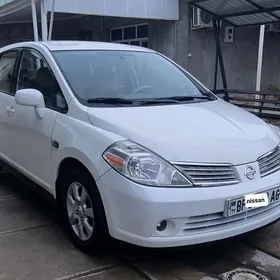 Nissan Tiida 2006