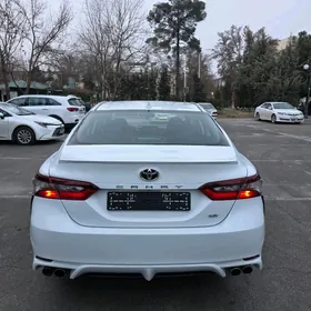 Toyota Camry 2021