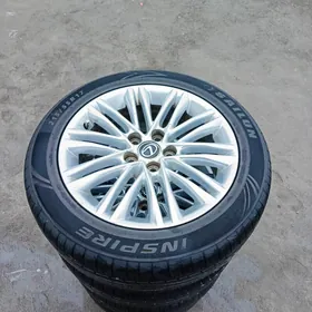 Lexus disga teker 17 R.