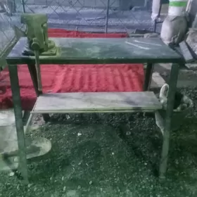 верстак с тисками советский