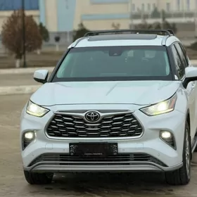Toyota Highlander 2021