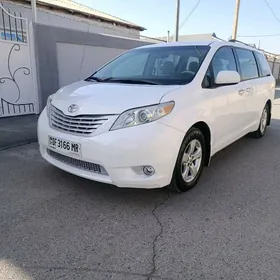 Toyota Sienna 2010