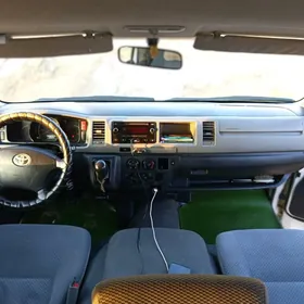 Toyota Hiace 2009