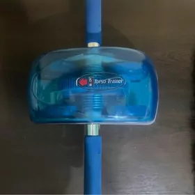 Тренажер для пресса с роликом