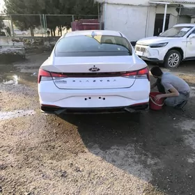 Hyundai Elantra 2021