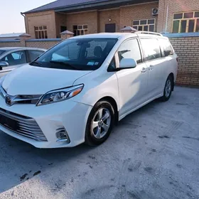 Toyota Sienna 2020