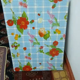 стол для обеда  низкий