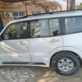 Mitsubishi Pajero 2002