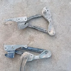 капот петля Мерседес w 124