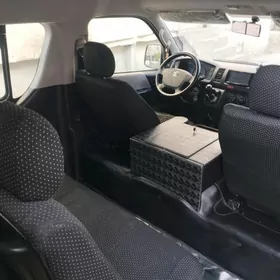 Toyota Hiace 2015