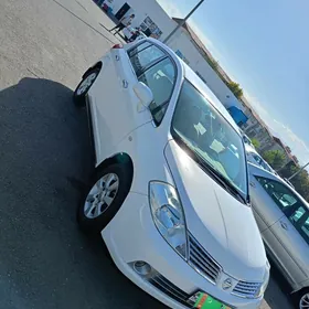 Nissan Tiida 2008