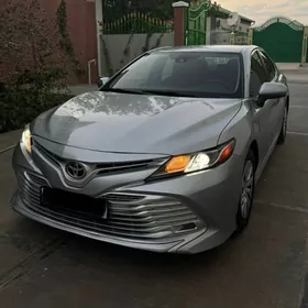Toyota Camry 2018