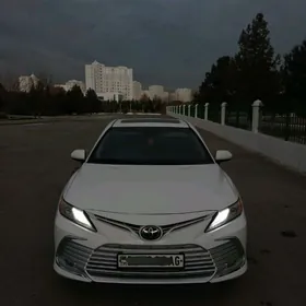 Toyota Camry 2019