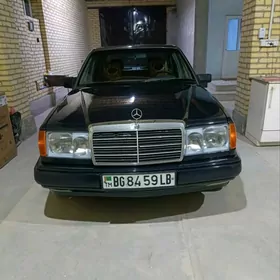 Mercedes-Benz 300E 1985