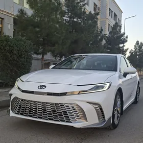 Toyota Camry 2025