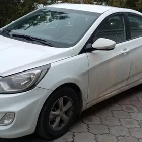 Hyundai Accent 2011