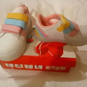 Детские кроссовки