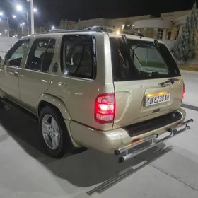 Nissan Pathfinder 2000