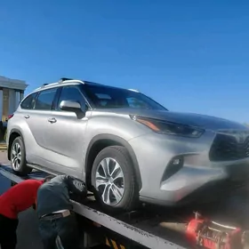 Toyota Highlander Hybrid 2021