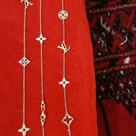 Gyzyl sepoçka we braslet