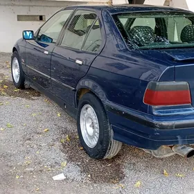 BMW 320 1992