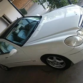 Mercedes-Benz E320 2003